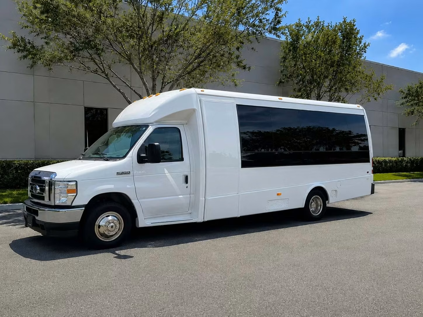 beverly hills 15 passenger minibus rental