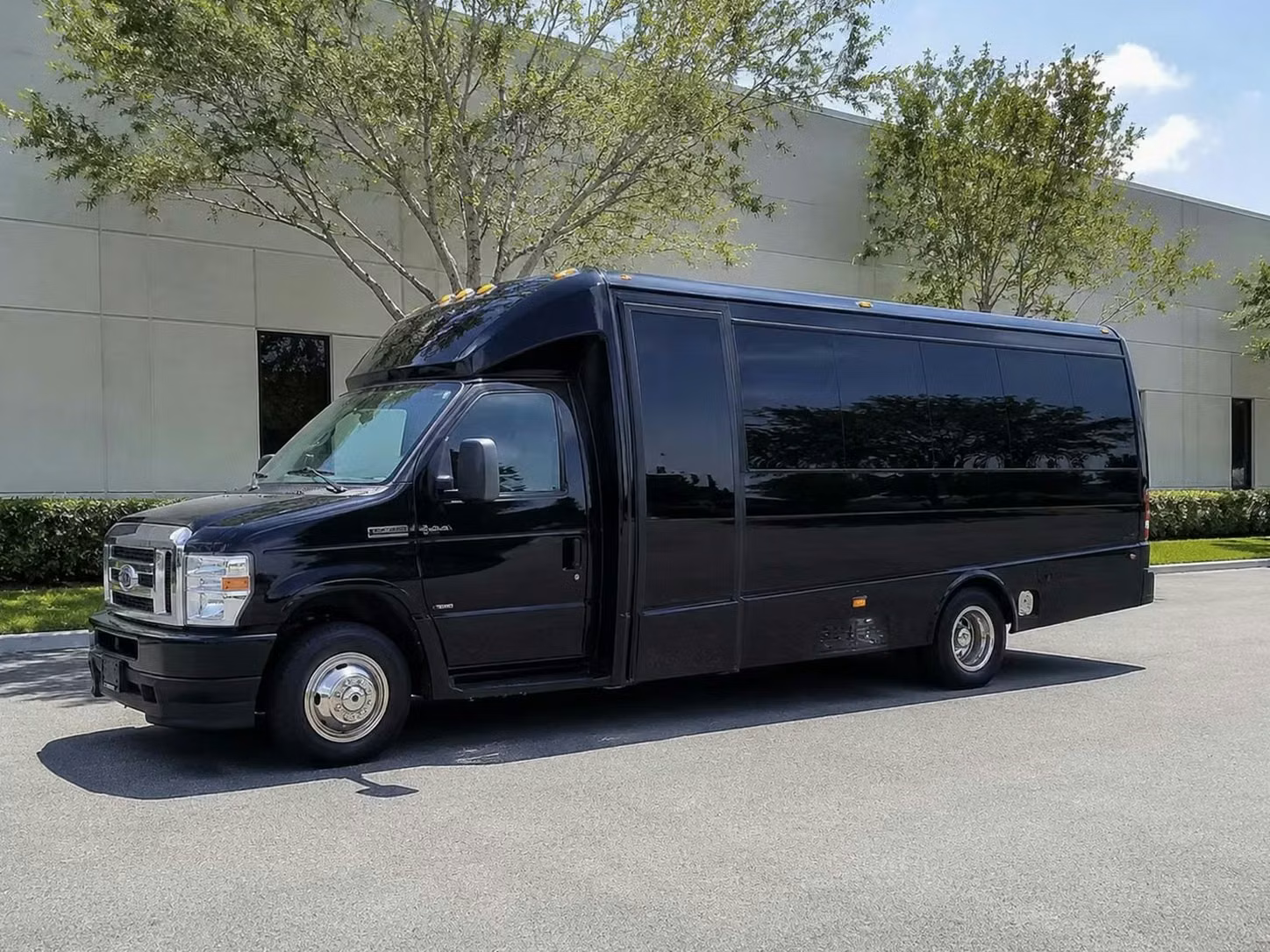 beverly hills 18 passenger minibus rental