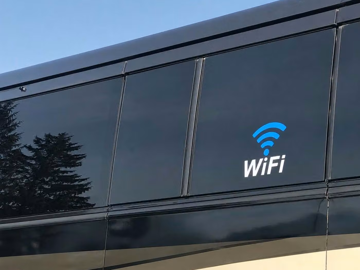 beverly hills 18 passenger minibus wifi
