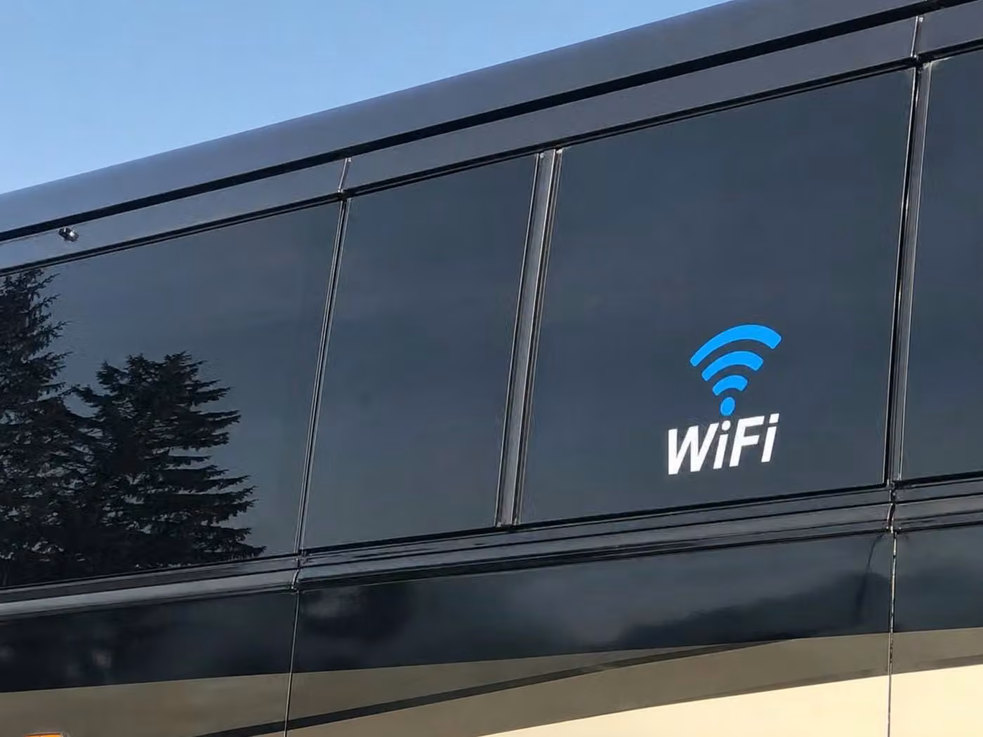 beverly hills 20 passenger minibus wifi