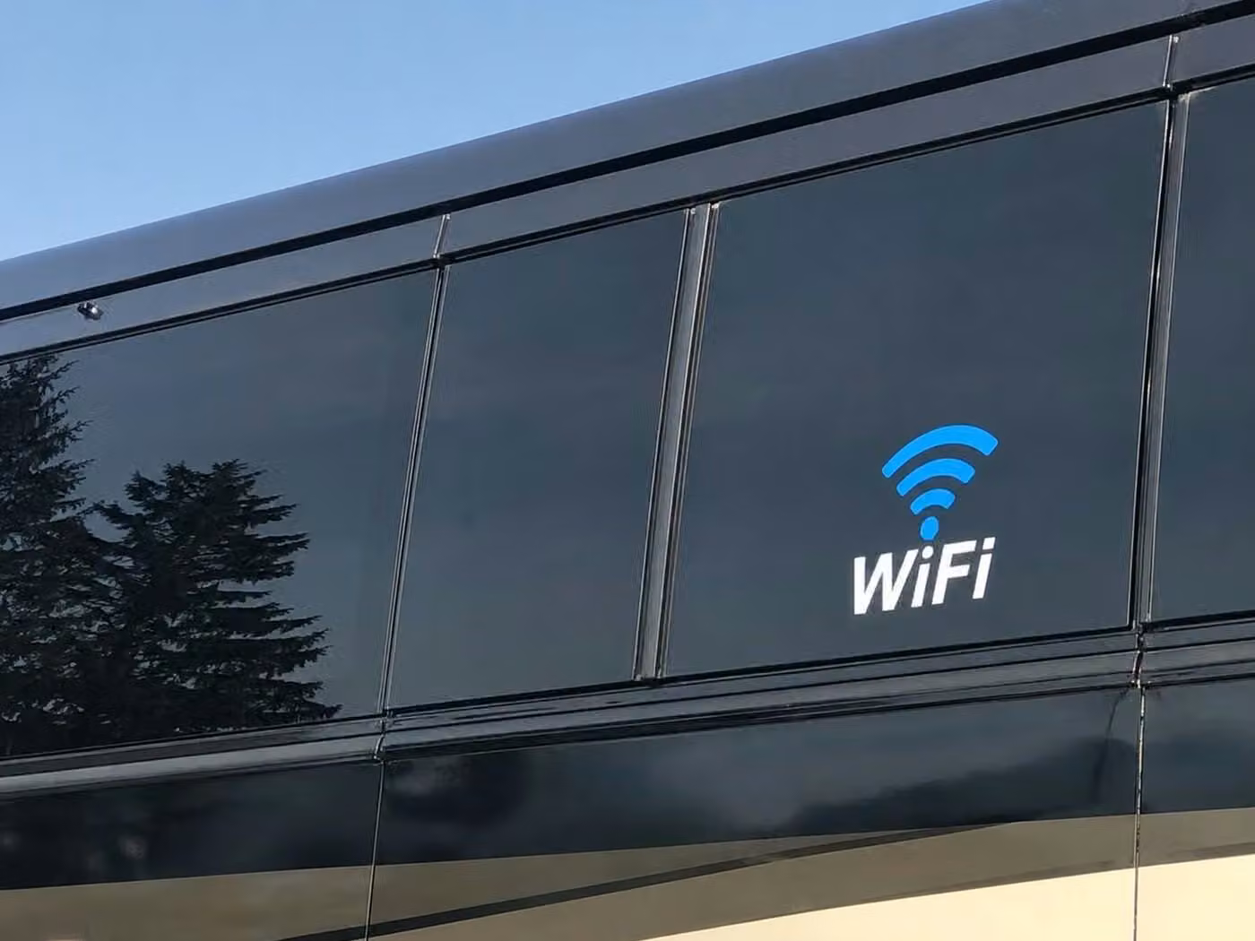 beverly hills 30 passenger minibus wifi