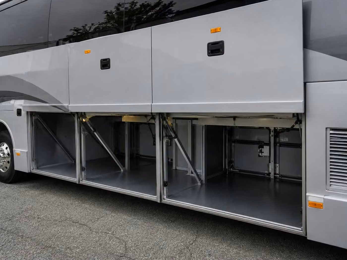 beverly hills 56 passenger charter bus luggage bays