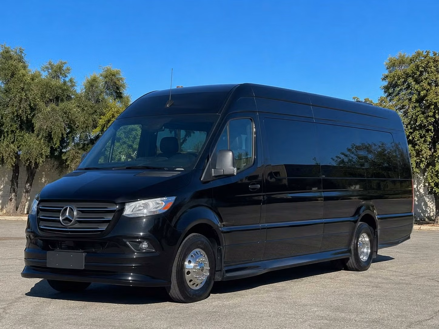 beverly hills charter buses minibuses party buses and sprinter vans in beverly hills
